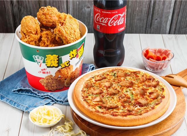 「拿坡里披萨．炸鸡」限时推出买炸鸡桶送小披萨、会员花1点数可享有买大披萨送3块炸鸡好康。（三商餐饮集团提供／朱世凯台北传真）