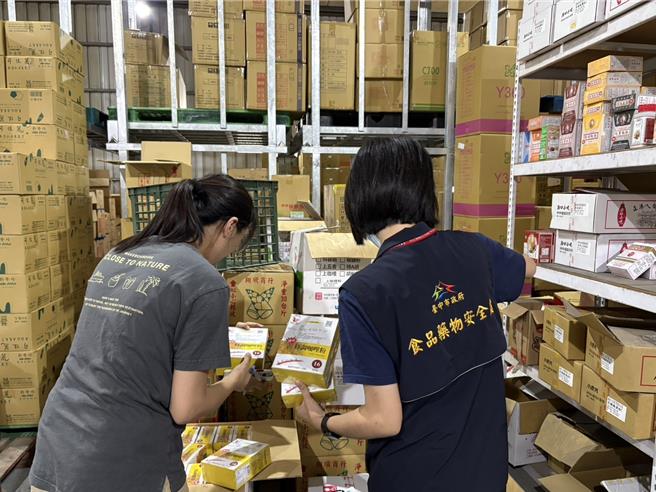 新北市卫生局日前查获含有违法苏丹红色素的咖哩粉，台中市府守护校园食品安全，教育局今日宣布校园午餐禁用咖哩粉。（台中市府提供）