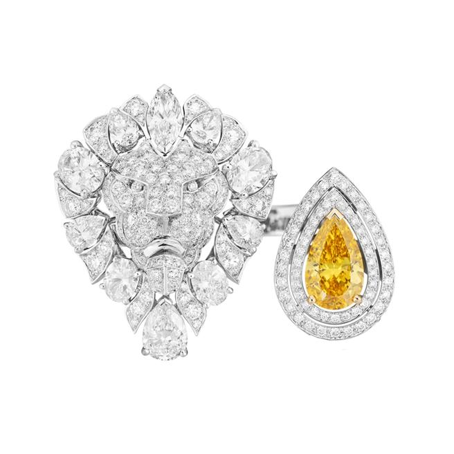 香奈兒腕錶珠寶旗艦店獨家販售Legendary Lion戒指，主石為1.72克拉彩橘梨形切割黃鑽。（CHANEL提供）