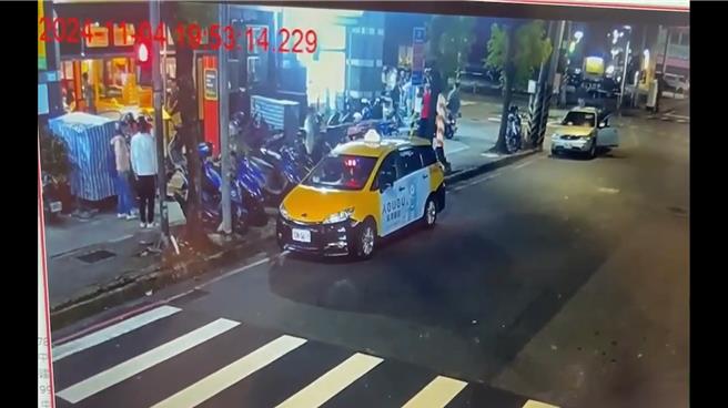 黄男检举违规停车，与张、姚2女起口角。（民眾提供）