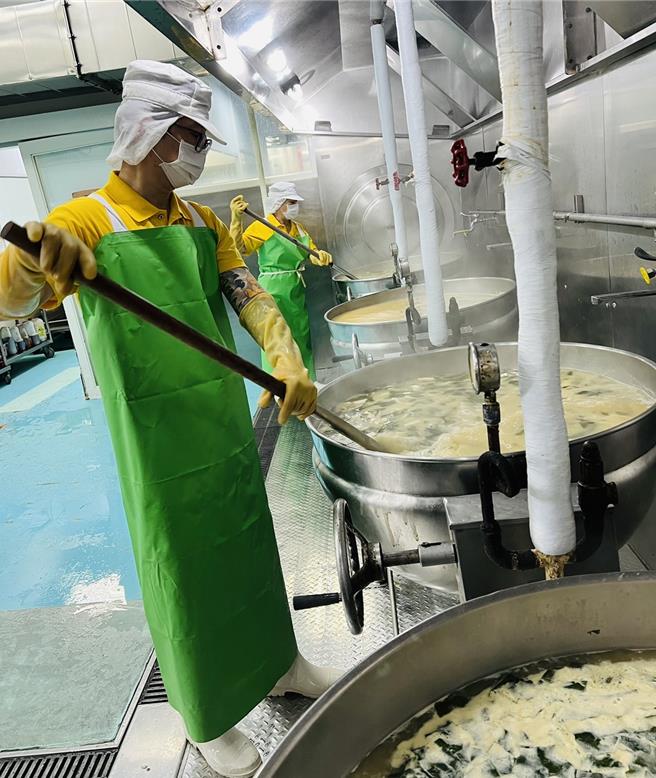 北部衛生單位日前查獲咖哩粉檢出蘇丹紅色素，竹市府5日也宣布學校營養午餐禁用不合格產品。（新竹市政府提供／陳育賢新竹傳真）