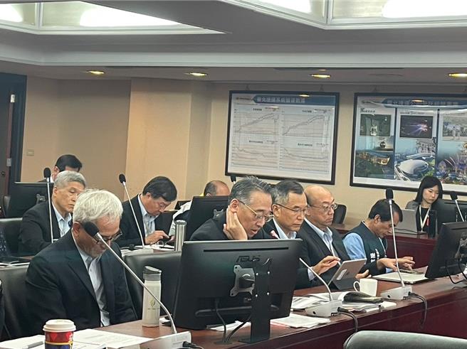 台北捷运公司总经理黄清信5日赴台北市议会议会交通委员会专案报告，他说明，为减少总公司管理幅度、子公司决策精简，因应商机变化，建立创新及绩效奖励机制等，规画成立北捷游憩事业股份有限公司。（刘彦宜摄）