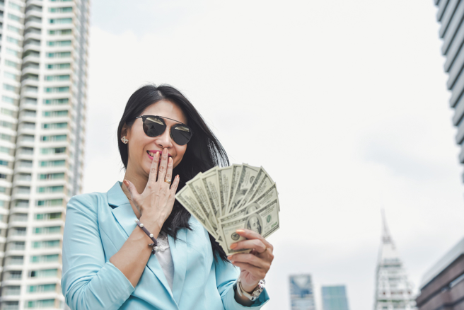 屬牛的人福氣深厚，明天開始賺錢將更順利，錢袋輕鬆裝滿。（示意圖：Shutterstock／達志）