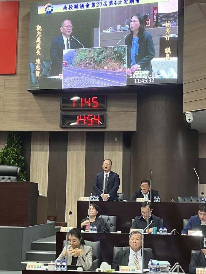 南投县观光处解释，埔里观音瀑布整修工程受0403花莲大地震及多个颱风影响，让预估最快明年中旬才整修完毕。（杨静茹摄）