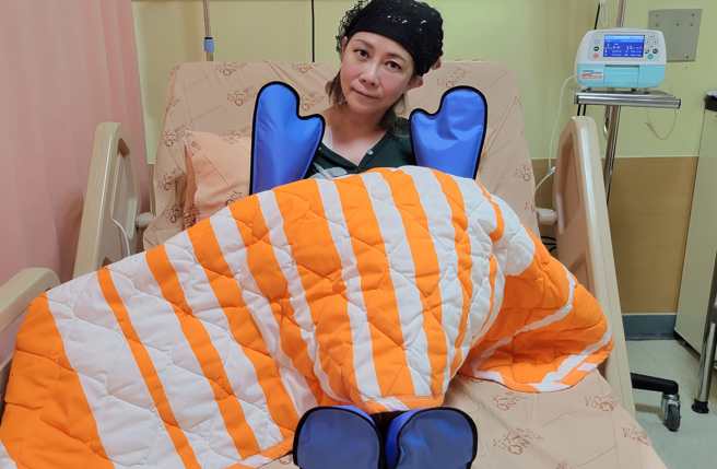 小彤迎战第10次化疗，惊曝最可怕副作用出现了。（图／脸书 两性作家小彤）