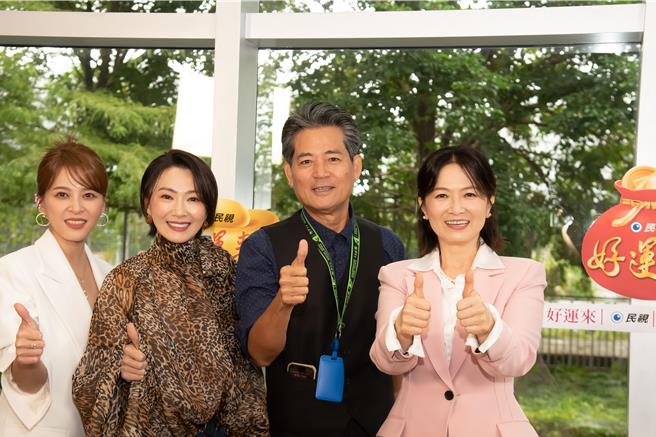 苏晏霈与侯怡君、制作萧大陆、谢琼暖出席民视8点备檔戏《好运来》开镜仪式。（民视提供）