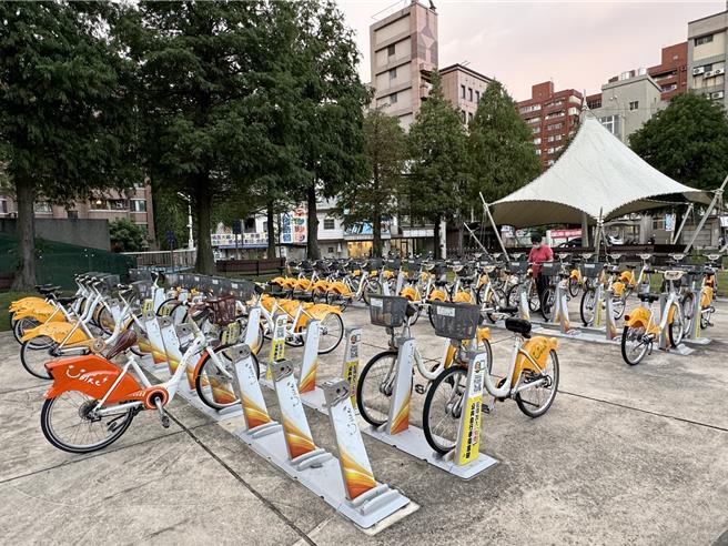 桃園市YouBike站點年底前將增加到517站，2028年會達到750站，交通局會評估使用量積極增設。（蔡依珍攝）