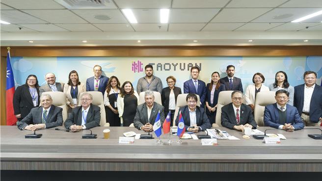 中美洲瓜地馬拉及貝里斯交流參訪團訪問桃園，探討淨零措施。(秘書處提供／蔡依珍桃園傳真)