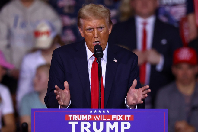 美国媒体透露，川普手中握有一份黑名单，记录对他不友善的企业和执行长。（图／路透社）