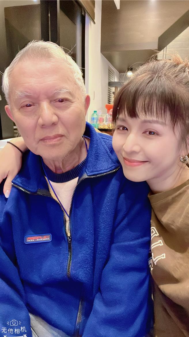 林叶亭（右）的爸爸已经找到了。（林叶亭提供）