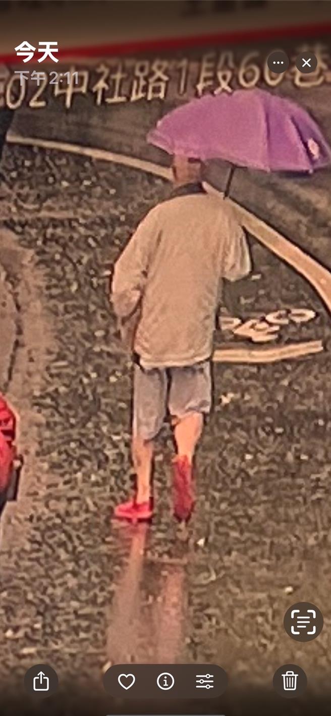 林爸爸穿着醒目的红色球鞋。（林叶亭提供）