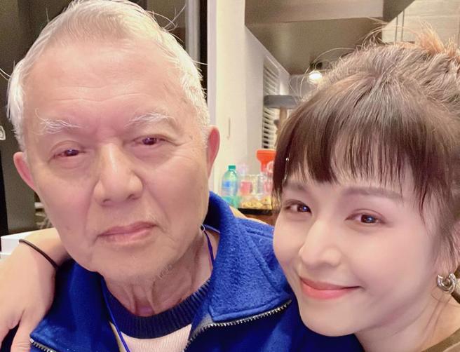 林叶亭（右）的爸爸已经找到了。（林叶亭提供）