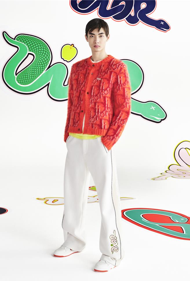 Dior经典元素结合Kaws的潮流幽默。（Dior提供／黄唯淯台北传真）