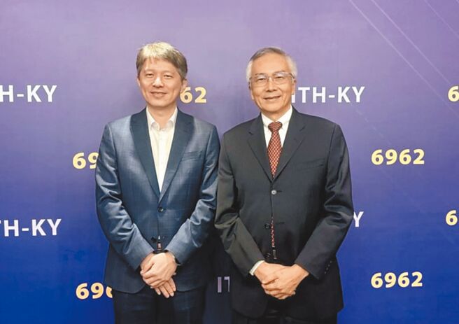 右为ITH-KY董事长梁公伟、左为总经理陈泰元。图／张珈睿