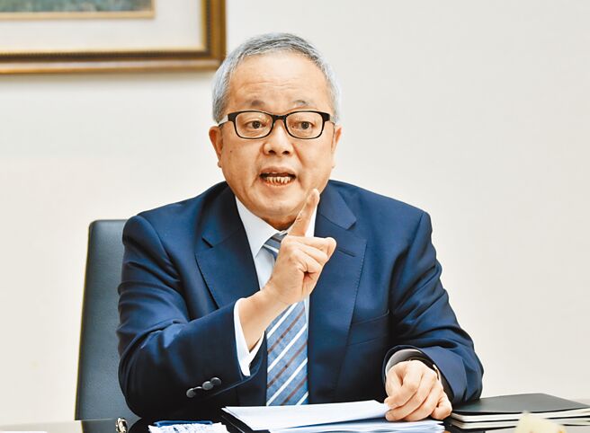 台灣金聯董事長施俊吉上周突被撤換，施出面表示懷疑自己擋人財路，控民進黨中常委蘇治芬介入人事案。（本報資料照片）