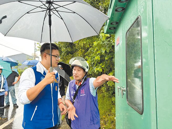 桃園市山腳地區自來水管線長年不足，導致當地民眾用水困擾，終於在10月增設了自來水管中加壓站，解決民眾用水問題。（錢龍提供／姜霏桃園傳真）