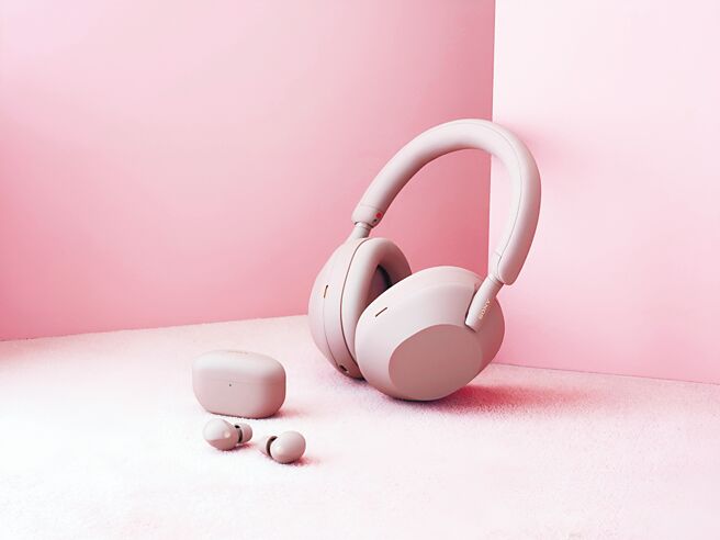 誠品線上推「SONY WH-1000XM5無線降噪耳罩式耳機」，特價9900元。（誠品提供）