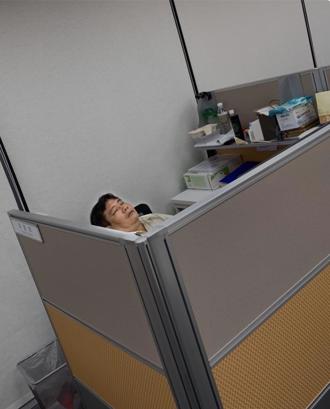 赖政府酬庸官员上班睡觉 名嘴：上一位现在是高雄副市长