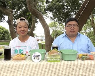 蔡易余吃播宣传水上乡仙草节 遇地震「多吃几口烧肉压压惊」