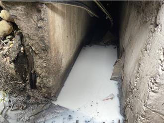 2日內2次汙染！桃園大坑溪變色 油漆廢水污染直擊