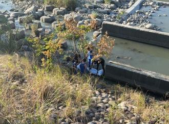 台中水利人員巡查旱溪 攔砂壩赫見1具5旬男浮屍