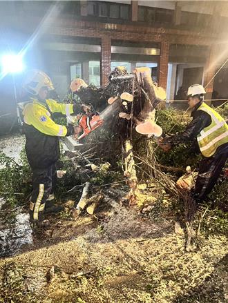 康芮期間及災後復原 新北消防動員2573人次
