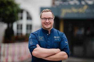 白湯匙來了！ 漢來焰牛排館邀米其林二星主廚來台客座