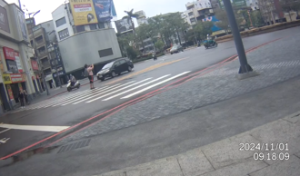 有科技執法撐腰？大嬸待斑馬線拍「新竹圓環」 駕駛全都不敢過