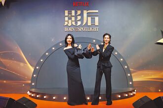 《影后》首映 杨谨华、谢盈萱炫默契