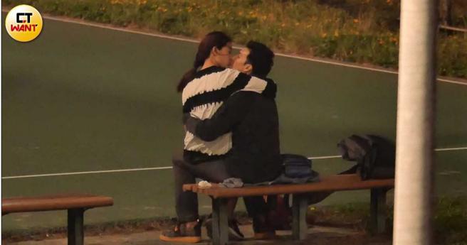 本刊曾直击锦荣与美籍韩裔女演员Kirstin Leigh打得火热。（图／本刊摄影组）