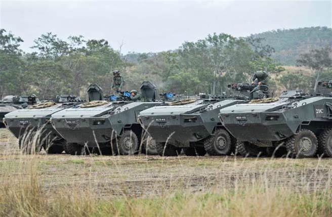 新加坡装甲运兵车在台训练资料照。(中时资料库)