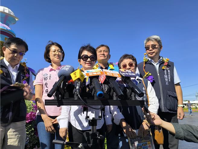 台中市长卢秀燕受访指出，含有苏丹红的咖哩粉都已经下架回收。（李京升摄）