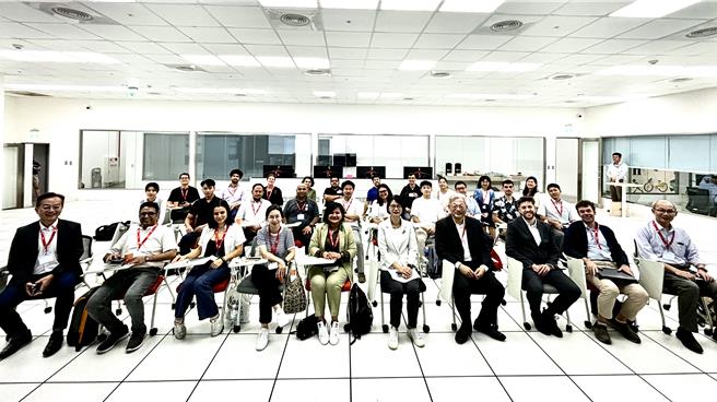 高雄市交通局於11月4日至8日與柏林工業大學、國立台灣大學及國立成功大學共同舉辦「Hack Your District」工作坊，針對開放數據如何助力城市交通可持續發展展開深入探討。（交通局提供／紀爰高雄傳真）