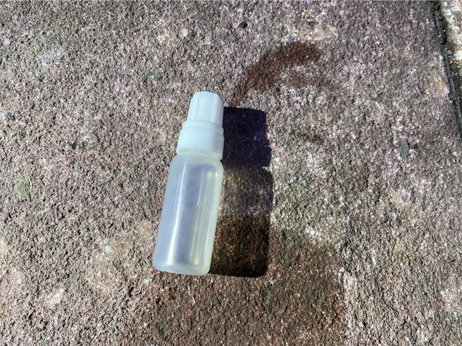 丧尸菸弹毒虫高速蛇行、闯红灯逃2小时，在三重街头逆向撞车，乘客落网、驾驶在逃。(翻摄照片／蔡依珍桃园传真)