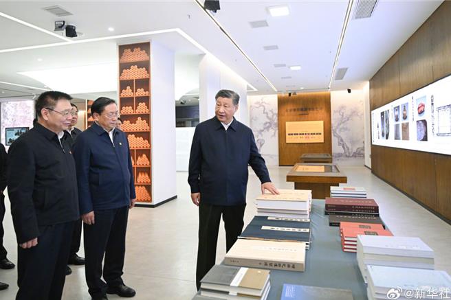 习近平：推进中国式现代化加快乡村振兴、善加研究保护秦汉简牍。（大陆央视）