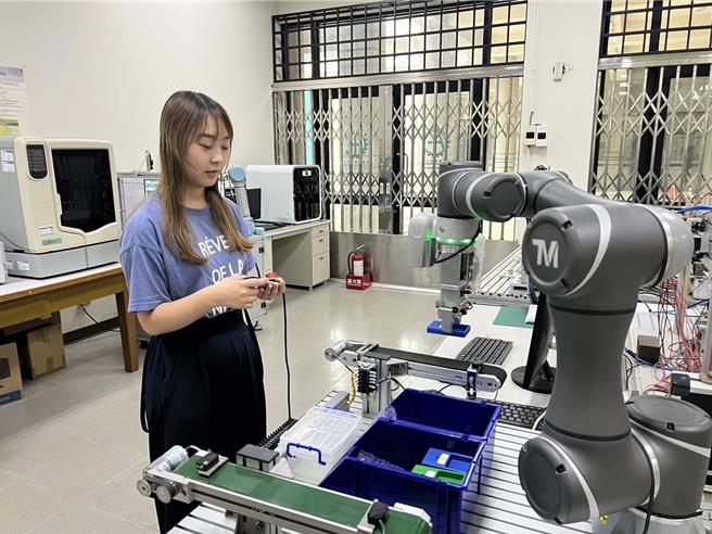 台積電今年9月起與雲林科技大學開辦「半導體學程」，招收日本學生來台留學，第一人是女學生真下彩音。（周麗蘭攝）
