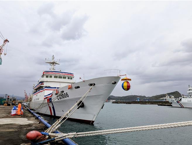 由台船基隆厂建造的海巡花莲舰，6日上午举行命名下水典礼。（张志康摄）