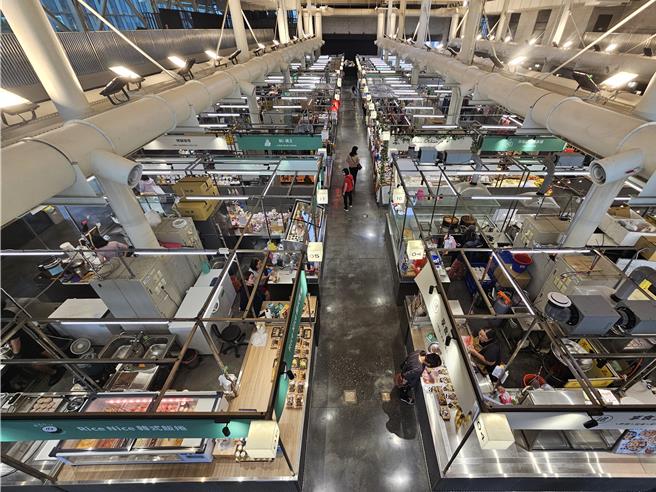 屏东西市场开幕4个月，人潮雪崩式下滑。（罗琦文摄）