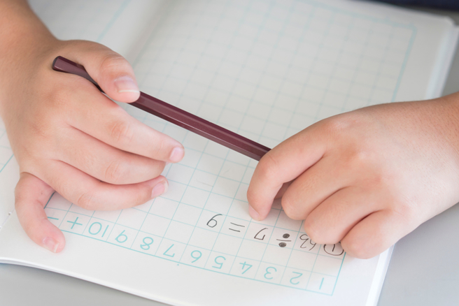 小四数学考估商，内行网友表示，该单元主要是学习概数，在生活中很常运用到。（图：shutterstock／达志）