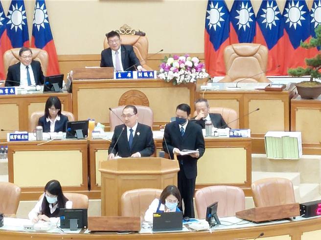 争议多时的《财政收支划分法》今（6）日在在野党联手下，3分钟通过初审，送出委员会。新北市长侯友宜表示，《财划法》早该过了，还给地方公道。（陈慰慈摄）