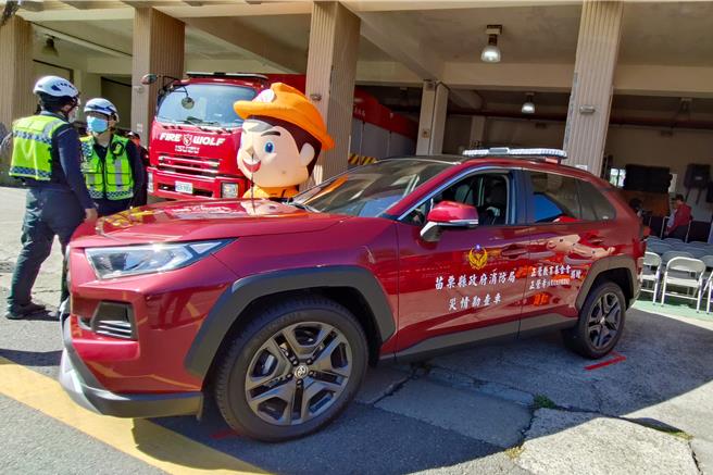 正觉教育基金会暨佛教正觉同修会捐赠3辆勘灾车及设备系。(吕丽甄摄）