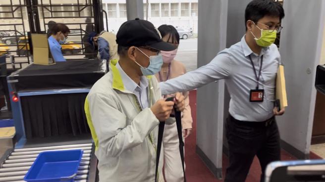 查威京集团7人捐210万政治献金金流，检廉传唤前民眾党秘书长张哲扬作证（陈志贤摄）