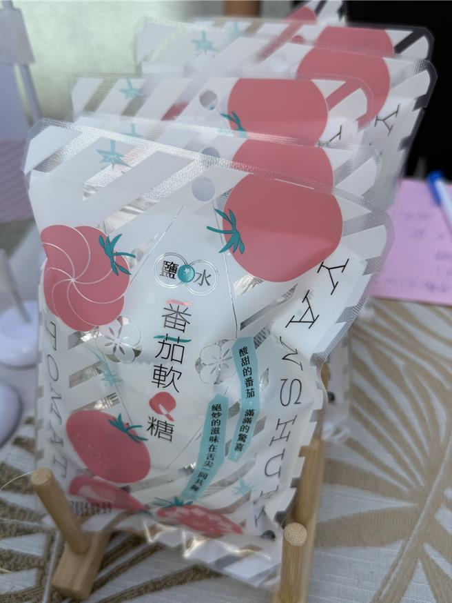 盐水番茄软Q糖严选盐地小番茄制成，不添加防腐剂及人工色素。（宝智华摄）