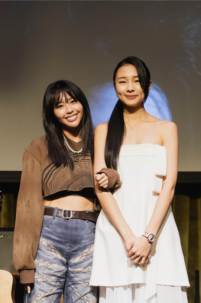 陳忻玥（右）6日舉辦發片記者會，邀來好友李芷婷站台。（陶山音樂提供）