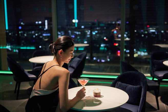 嘉義福容voco酒店2折起，入住高樓層景觀房，享受高空酒吧，一覽嘉義市美景。(福容飯店提供)