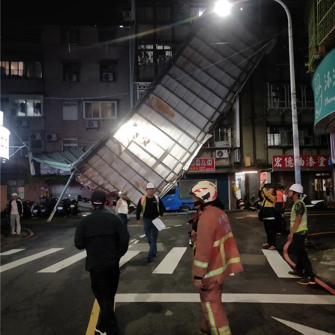 康芮颱風期間新北市消防局總動員救災。（新北市消防局提供）