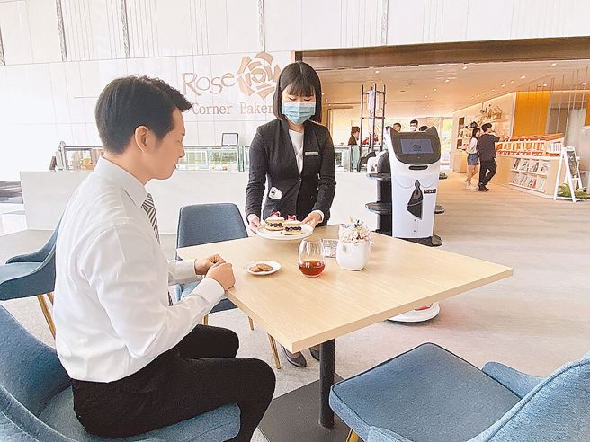 交通部以觀光旅館業及旅館業於疫後普遍面臨缺工為由，為該2行業輪班人員申請鬆綁輪班間隔至8小時。（報系資料照）