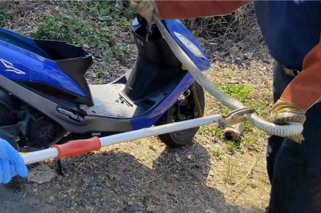 屏東縣政府委外捕蜂捉蛇及綠鬣蜥業務，疑發生廠商冒用通報人及假照片核銷詐領費用。（資料畫面）