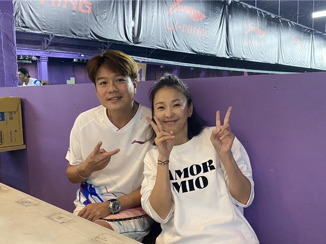 李易今早带老婆六月去基隆吃早餐，被误会是小三。（记者林奕如摄）