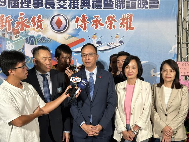 国民党主席朱立伦今晚出席工商建设研究会第18、19届理事长交接典礼。（张薷摄）